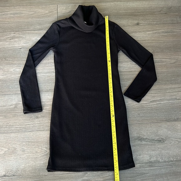 RILEY & JAMES black lined cowl dress. Hot & super fitted & ready to layer - Picture 3 of 7